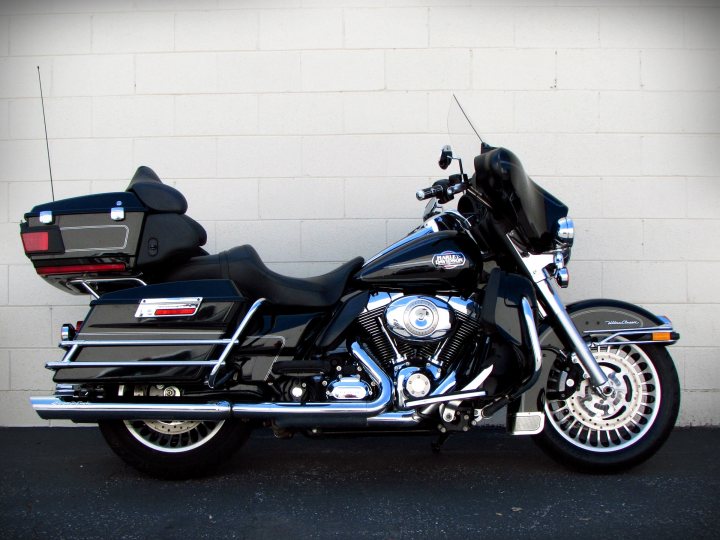 2010 Harley-Davidson FLHTCU Ultra Classic Electra Glide For Sale • J&M ...